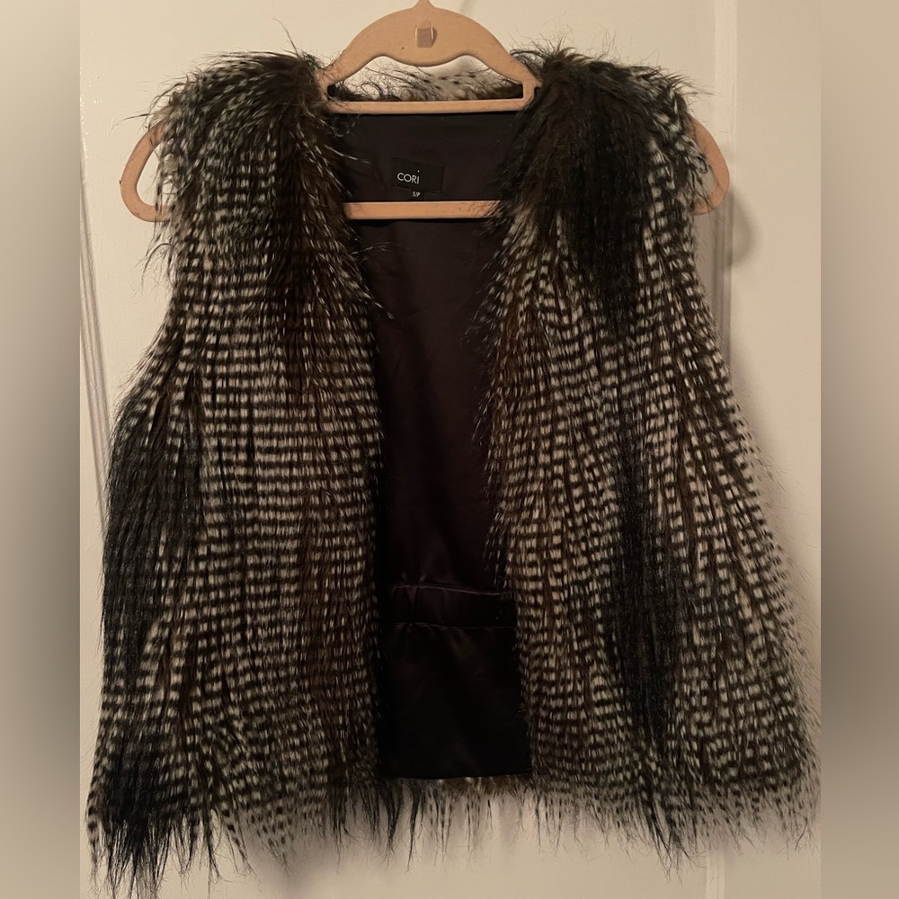 Cori vest